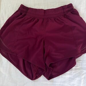 Lululemon hotty hot shorts low rise size 8 Tall